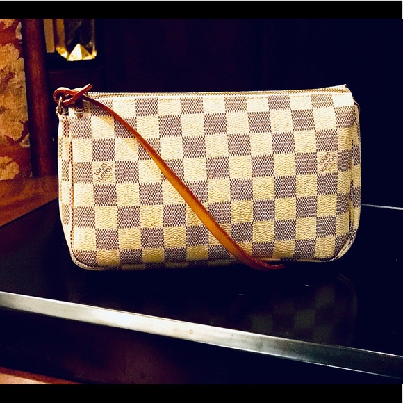 Louis Vuitton Handbags - Louis Vuitton Pochette